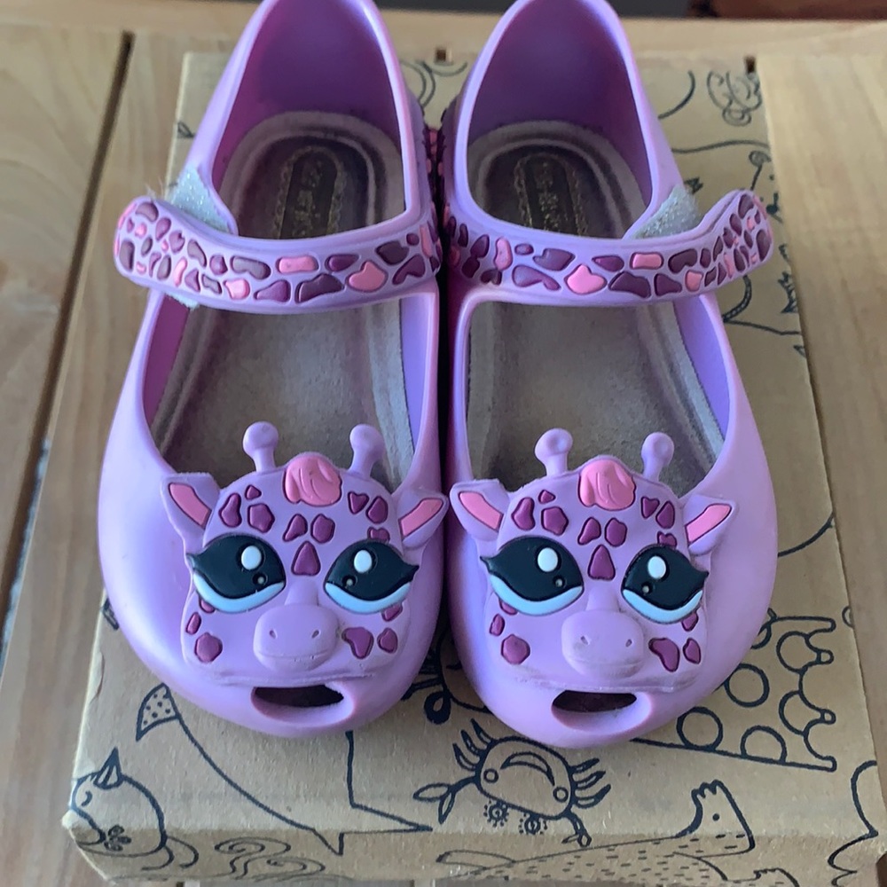 Mini Melissa size 7 purple giraffe